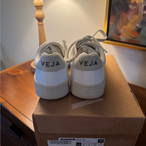 VEJA sneakers BNIB - Picture 5 of 9